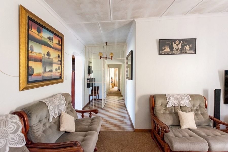 4 Bedroom Property for Sale in Middedorp Western Cape